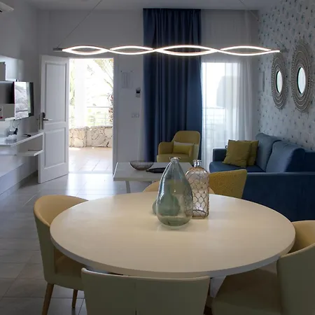 Club Jardin Aparthotel 3*